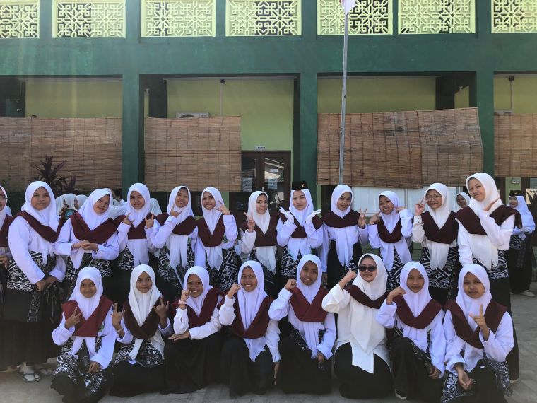 PETUGAS UPACARA HARI SANTRI