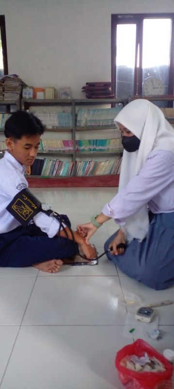 PRAKTEK PENGAMBILAN SAMPEL DARAH SMK GRAHA HUSADA