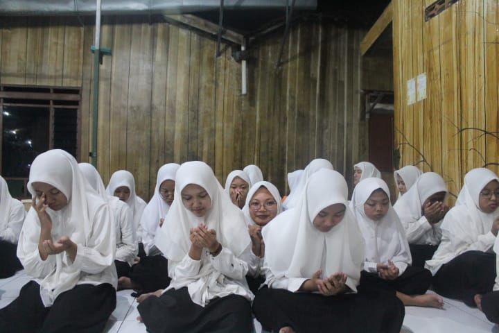 PELANTIKAN PENGURUS HAMALATUL QURAN ASRAMA PLEMAHAN KAMPUNG INGGRIS