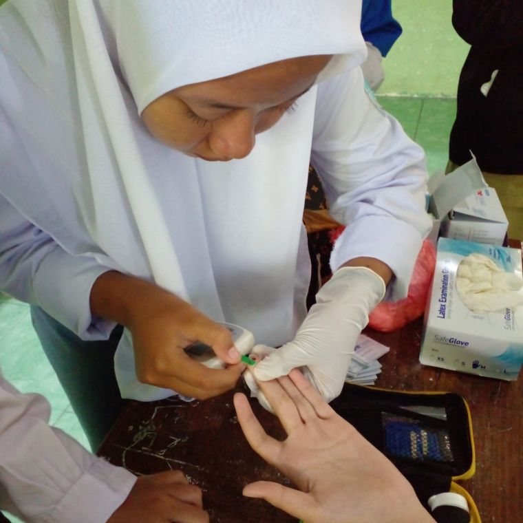 PRAKTEK PENGAMBILAN SAMPEL DARAH SMK GRAHA HUSADA